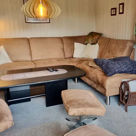 Ferienhaus-mit-kamin-grossem-garten-und-strandnaehe Skovmose