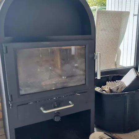 Ferienhaus-mit-kamin-grossem-garten-und-strandnaehe *
