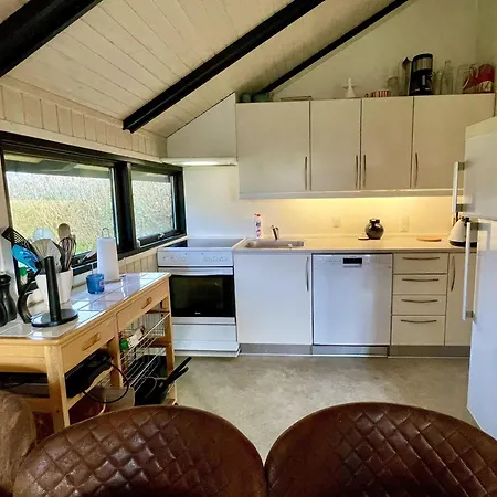Ferienhaus-mit-kamin-grossem-garten-und-strandnaehe *