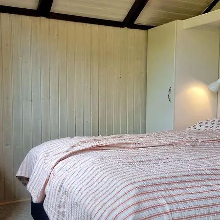 Ferienhaus-mit-kamin-grossem-garten-und-strandnaehe בית נופש *