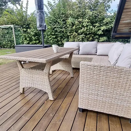 Ferienhaus-mit-kamin-grossem-garten-und-strandnaehe